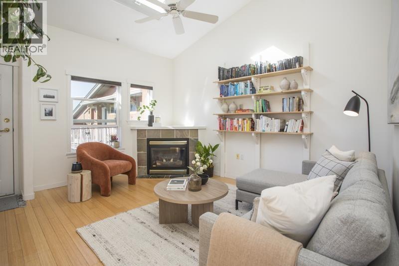 401 510 CHESTERFIELD AVENUE, North Vancouver