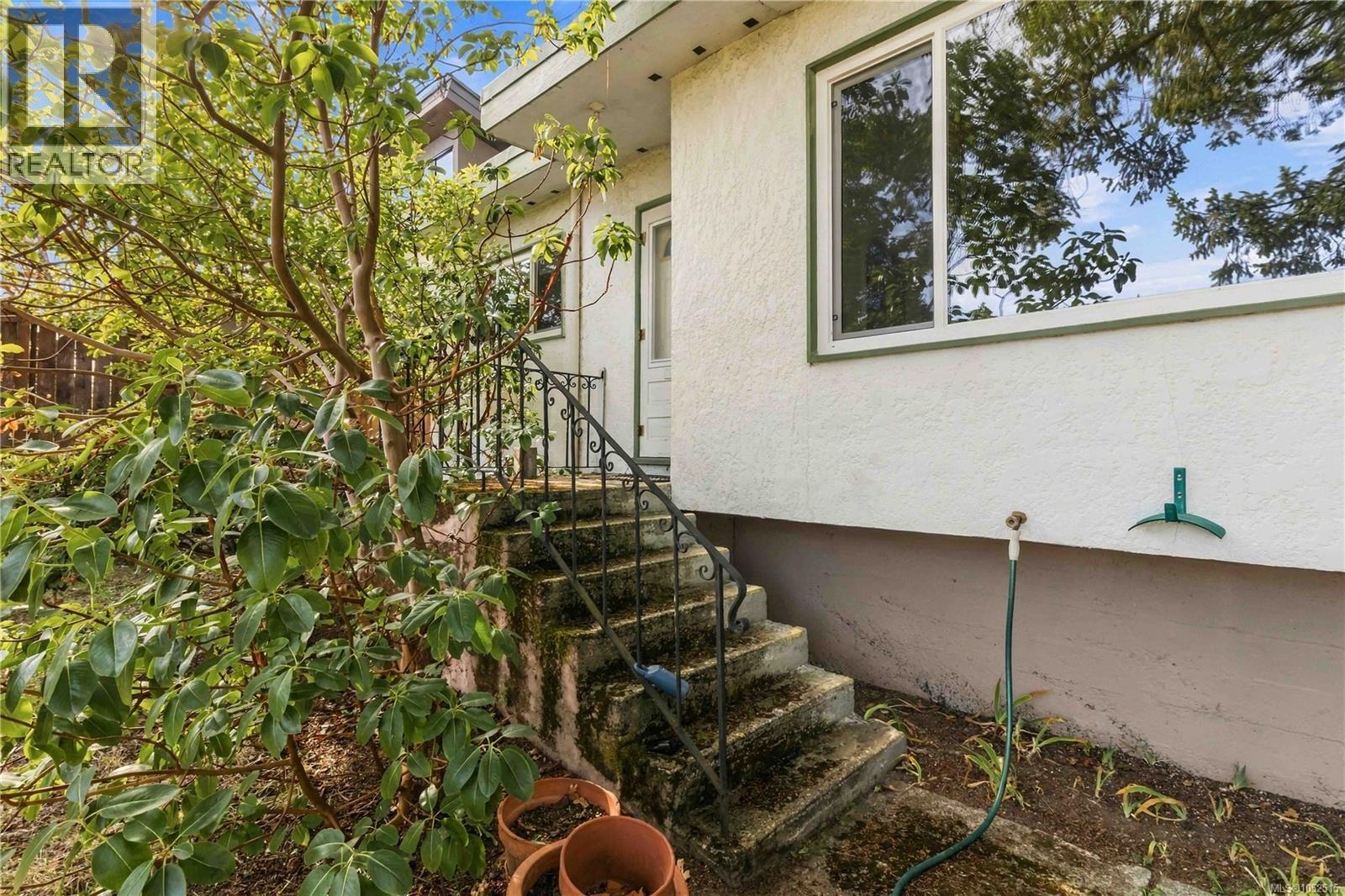  3904 Wilkinson Road, Saanich