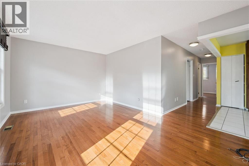 212 HERITAGE Drive, Kitchener — photo 4