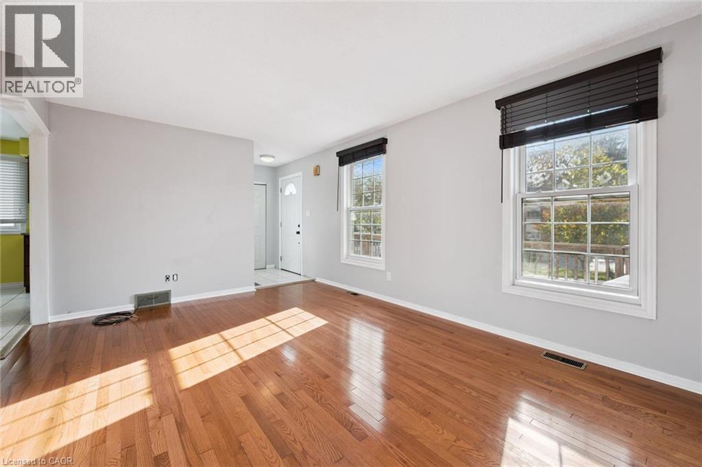 212 HERITAGE Drive, Kitchener — photo 7