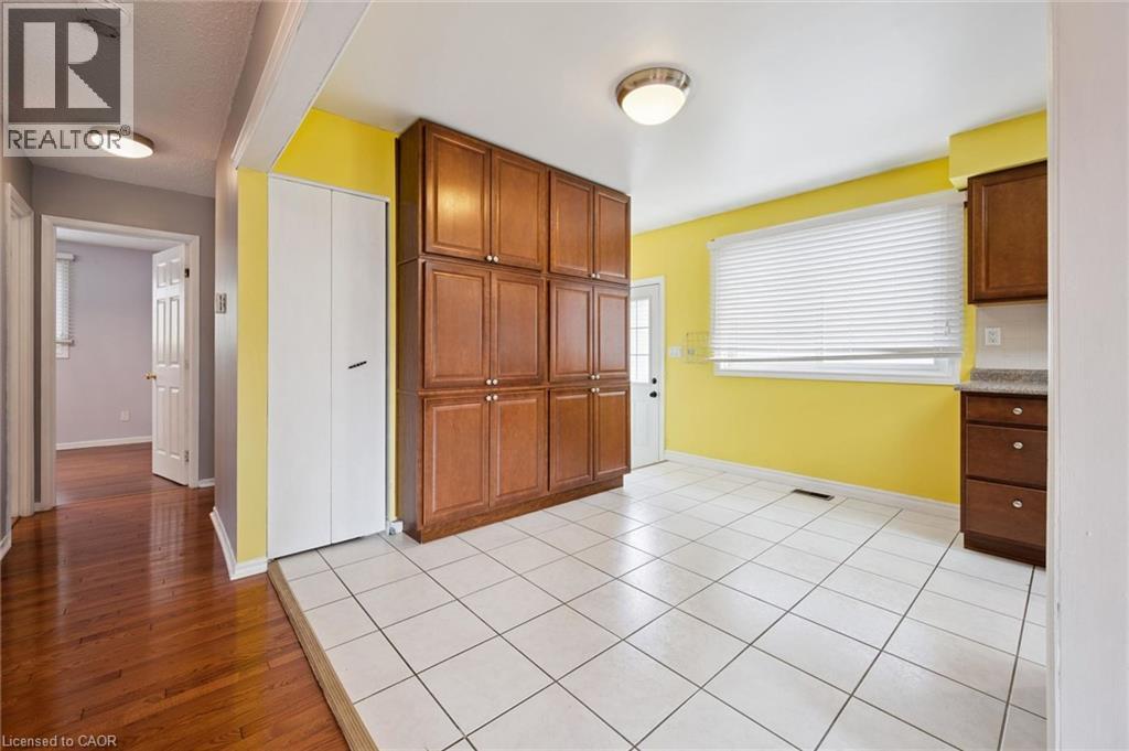 212 HERITAGE Drive, Kitchener — photo 8
