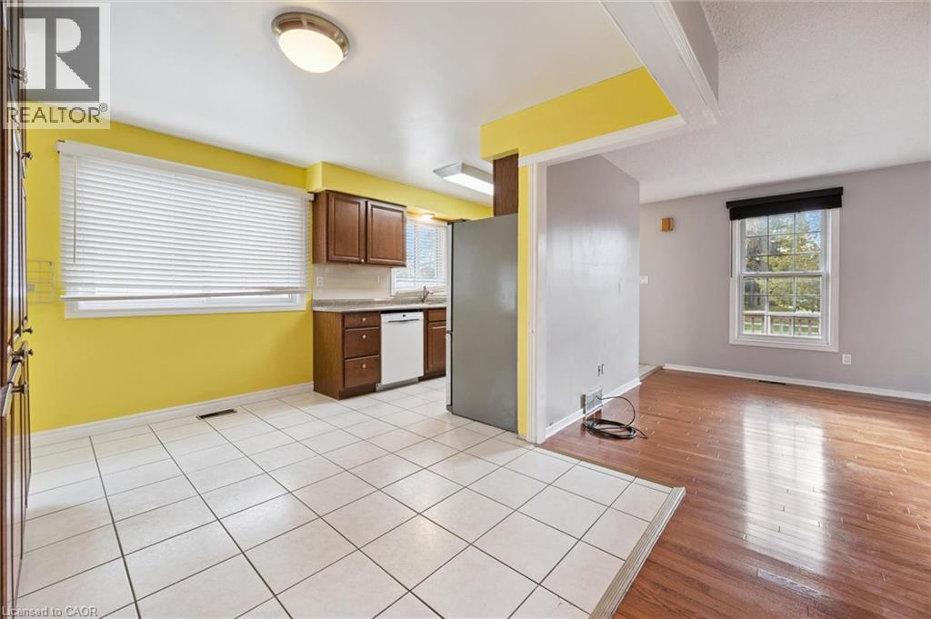 212 HERITAGE Drive, Kitchener — photo 9