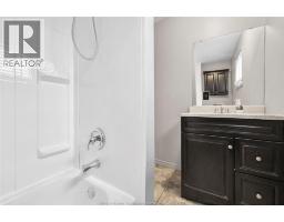 9572 Tecumseh Road, Windsor, ON N8R1A2 Photo 24