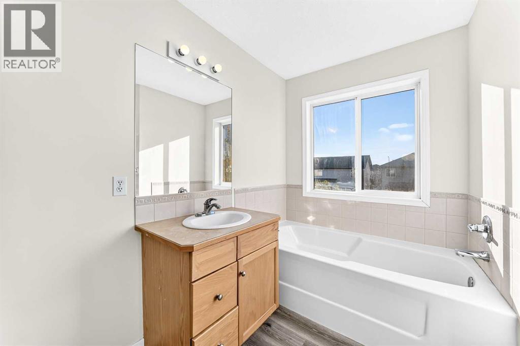 531 Stonegate Road NW, Airdrie — photo 27