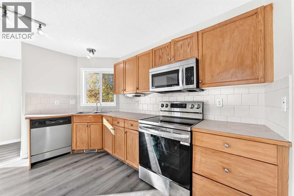 531 Stonegate Road NW, Airdrie — photo 7
