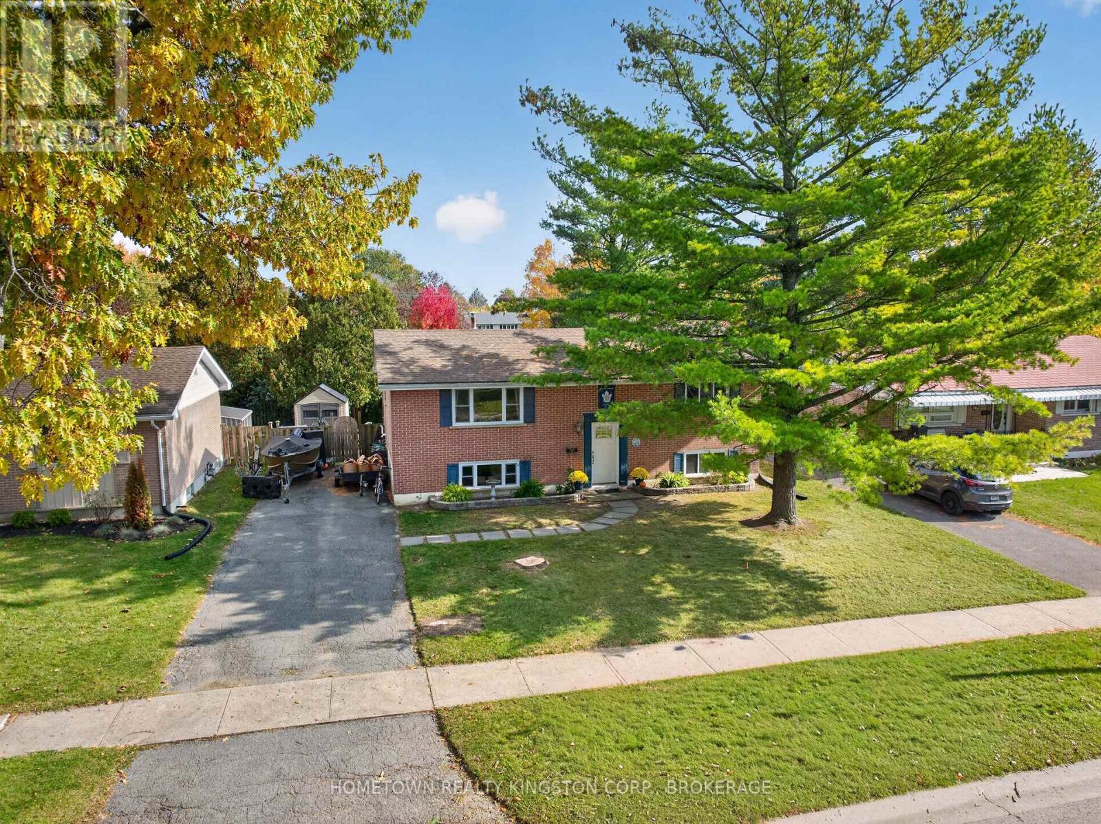 192 CAMBERLEY CRESCENT, Kingston (City SouthWest), ON, photo 2