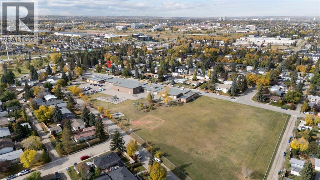 2320 58 Avenue SW, Calgary — photo 4