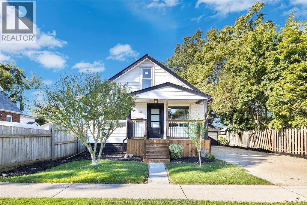 1541 ALBERT photo 2