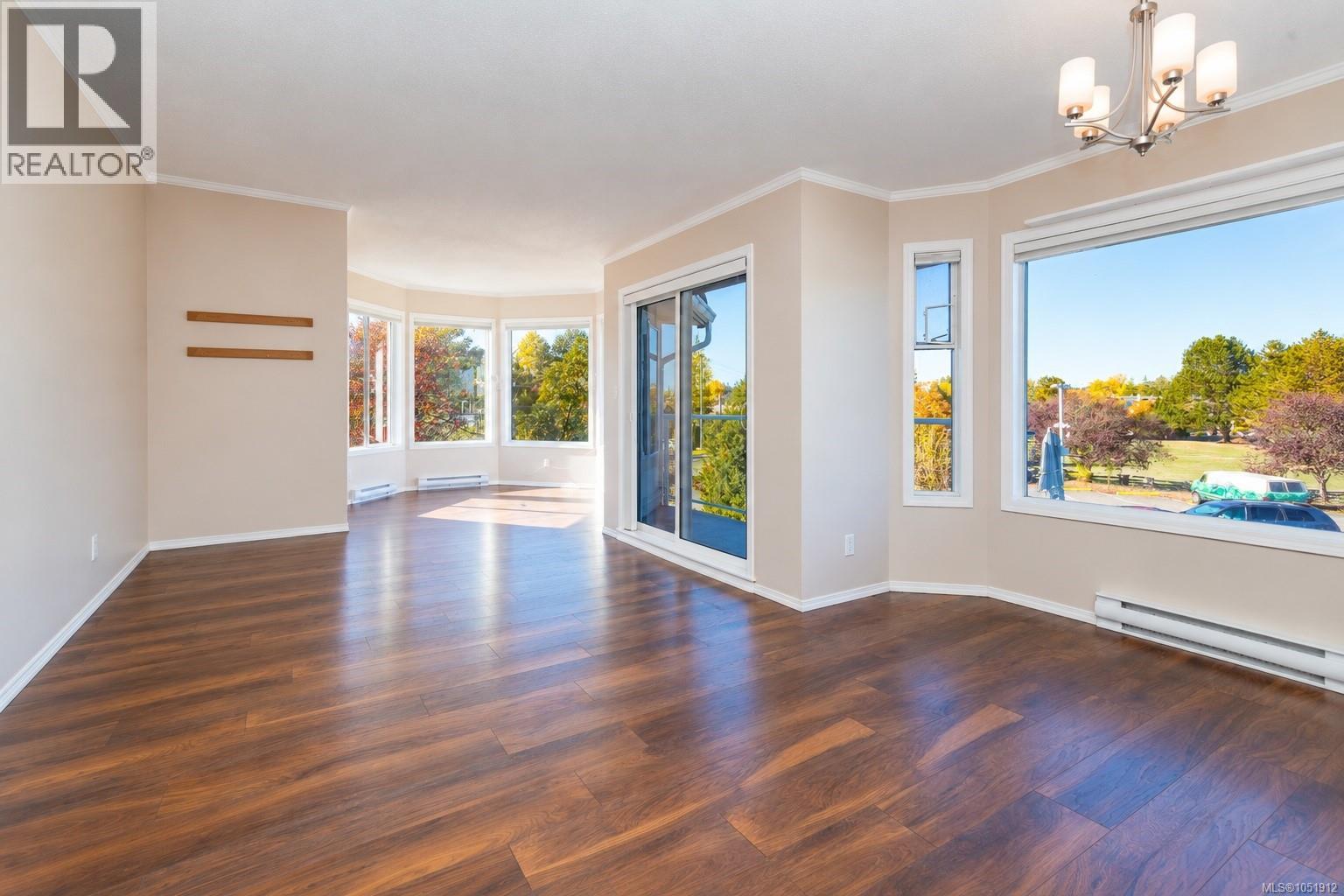 201 10431 Resthaven Drive, Sidney
