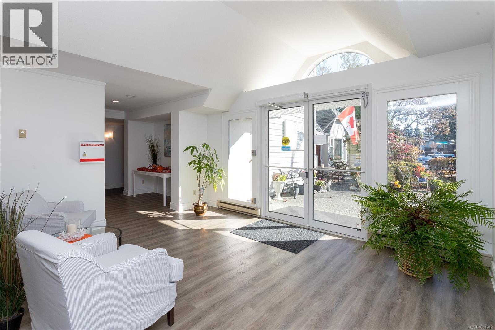201 10431 Resthaven Drive, Sidney