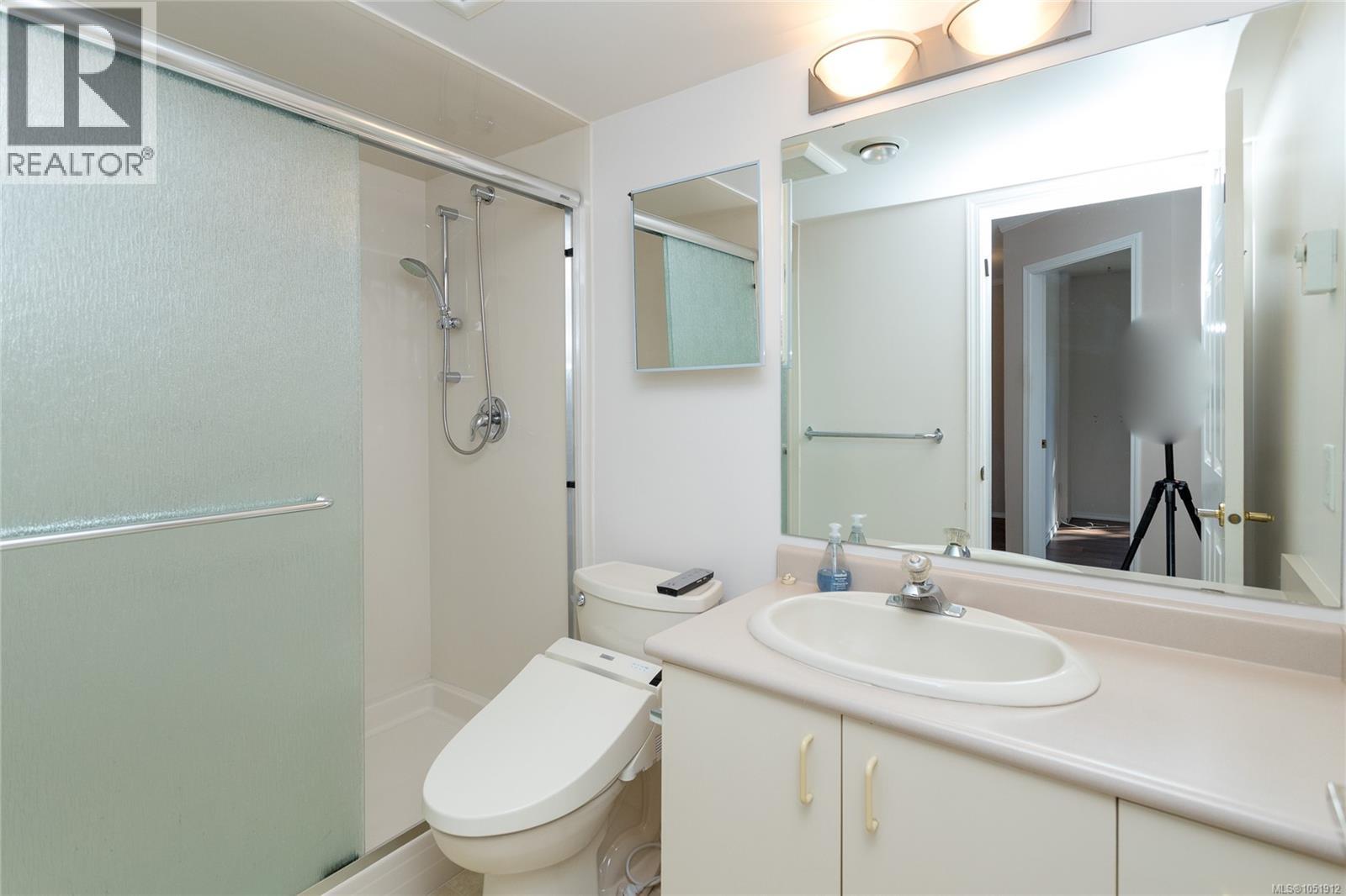 201 10431 Resthaven Drive, Sidney