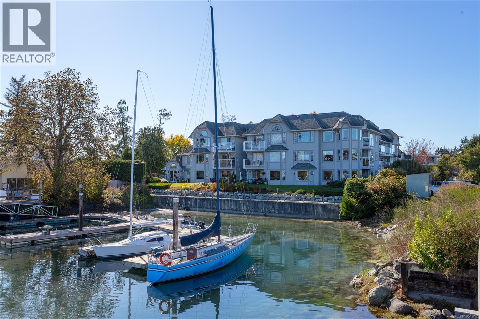 201 10431 Resthaven Drive, Sidney