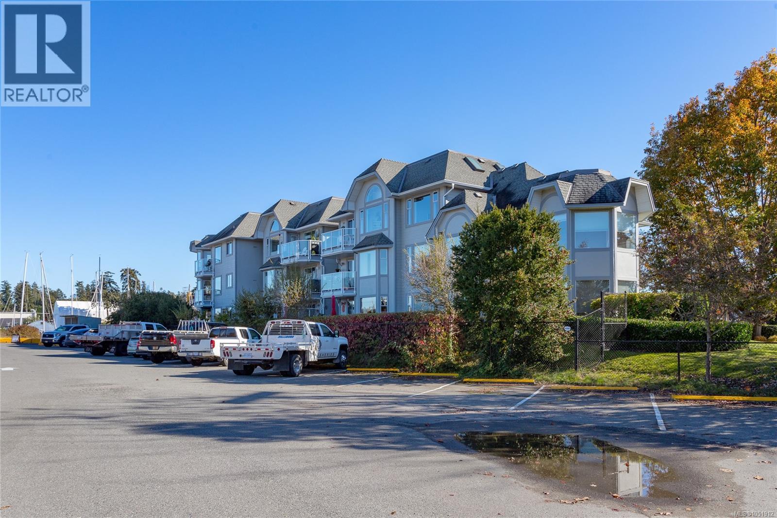 201 10431 Resthaven Drive, Sidney