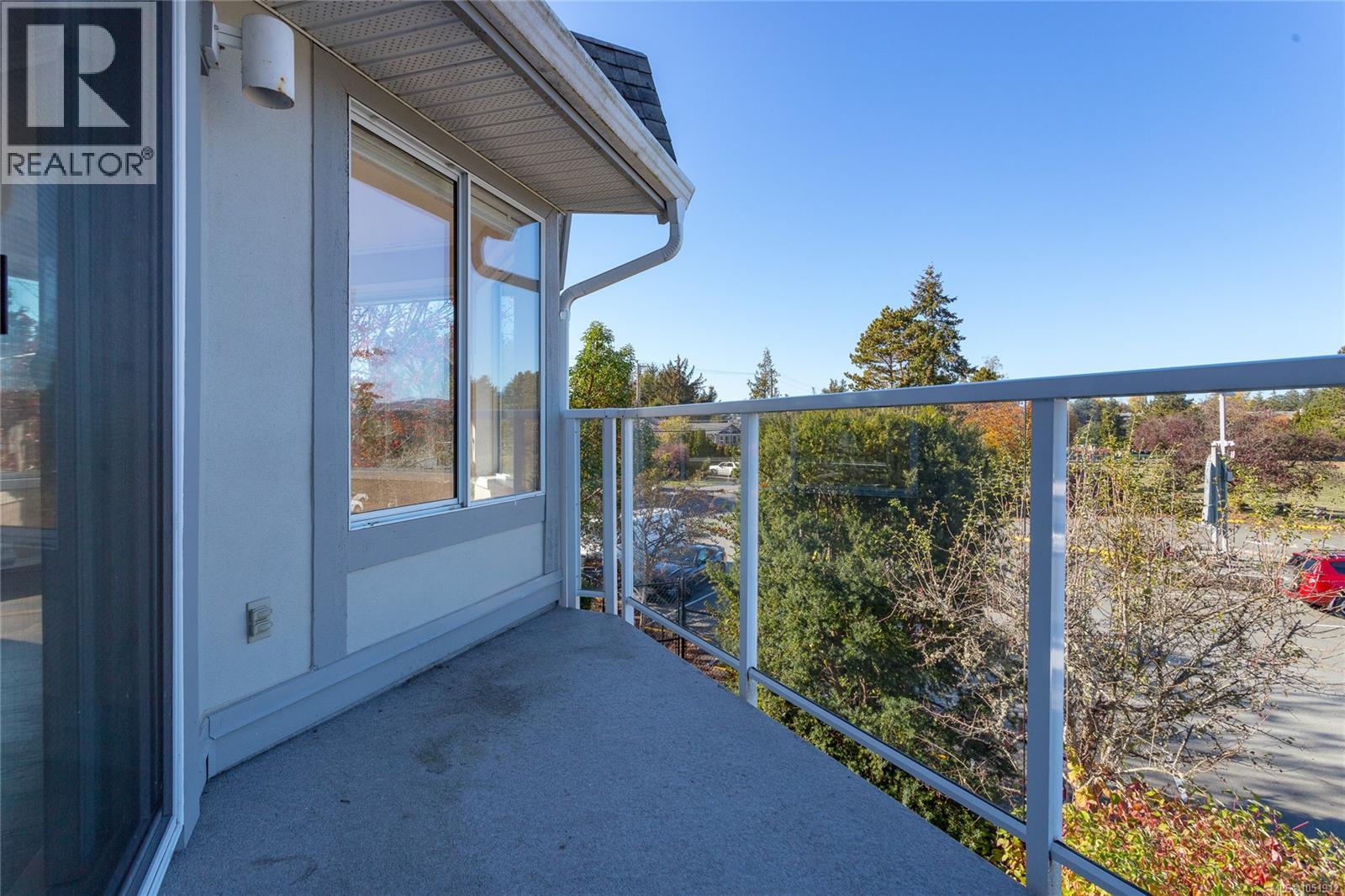 201 10431 Resthaven Drive, Sidney