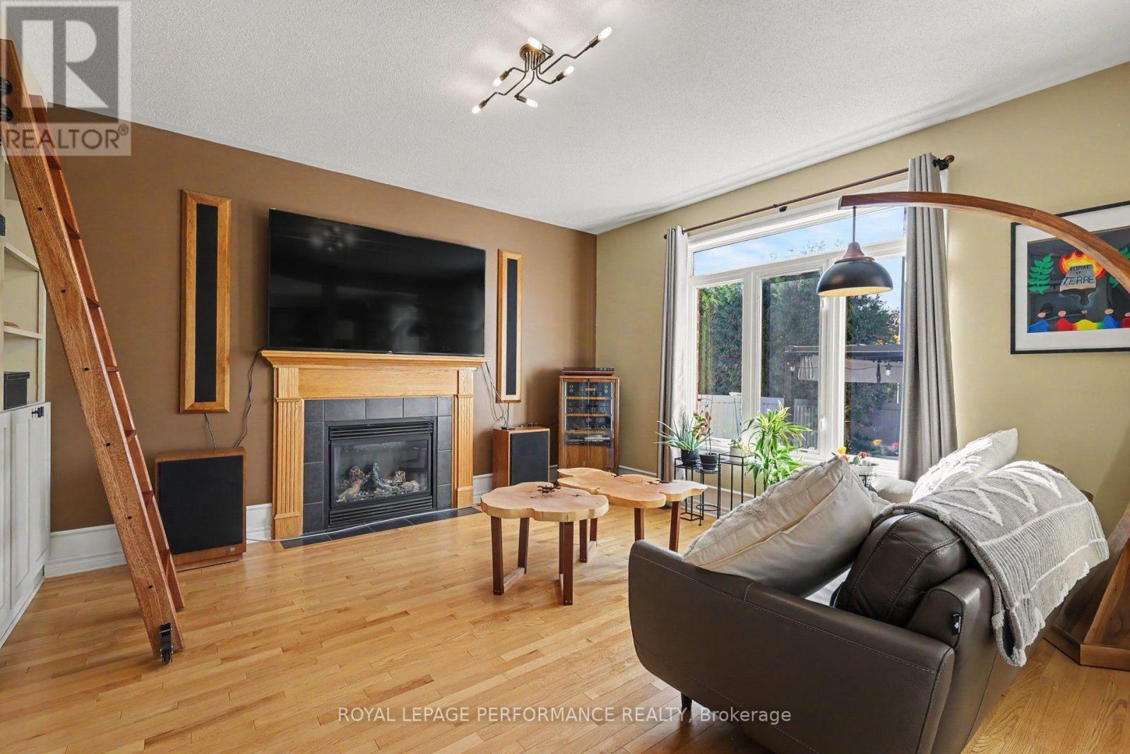 1033 Red Spruce Street