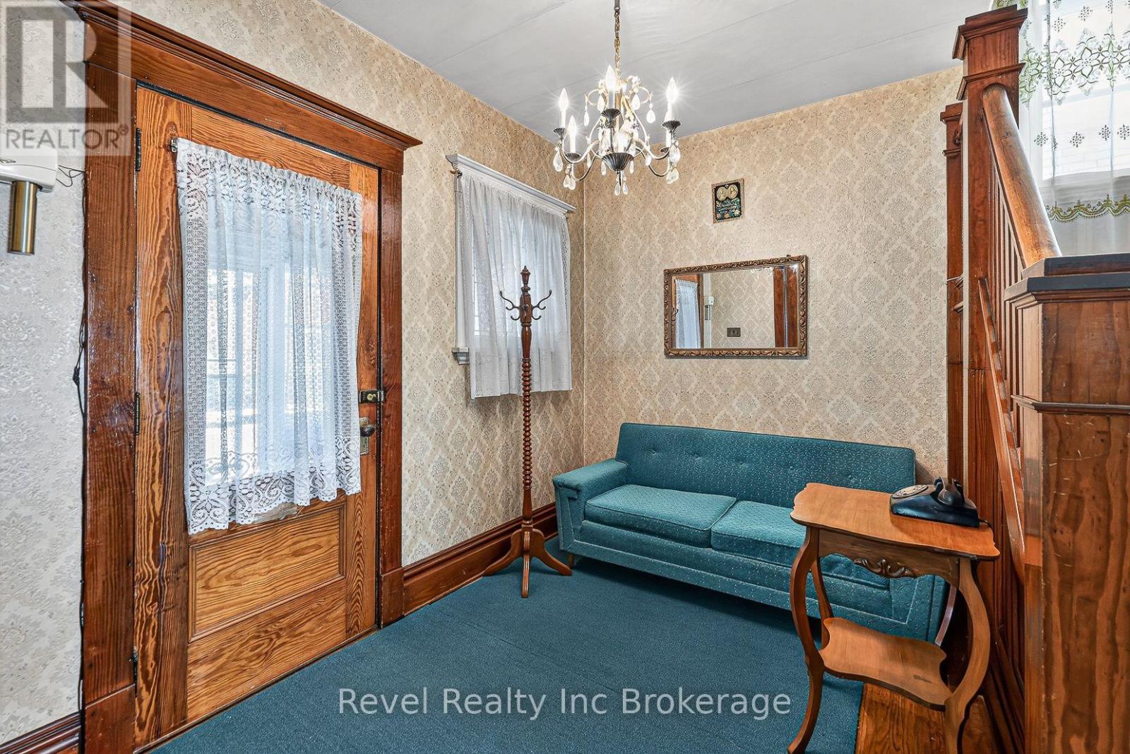 596 KING STREET, Woodstock (Woodstock - South) — photo 7