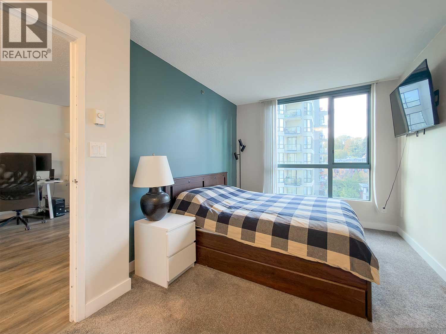 904 828 AGNES STREET, New Westminster - Image 1