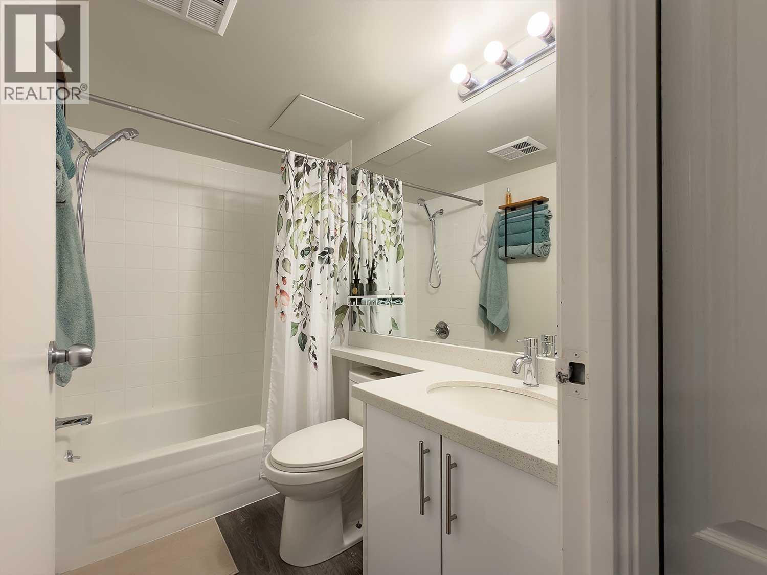 904 828 AGNES STREET, New Westminster - Image 1