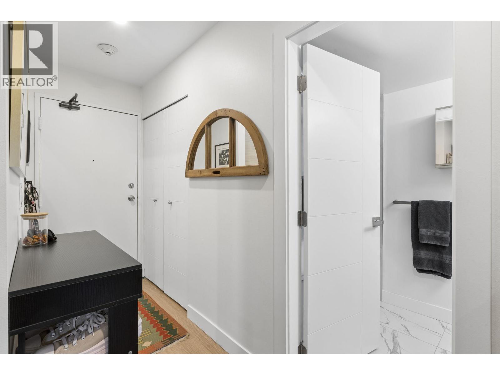 107 809 W 16TH STREET, North Vancouver - Image 1