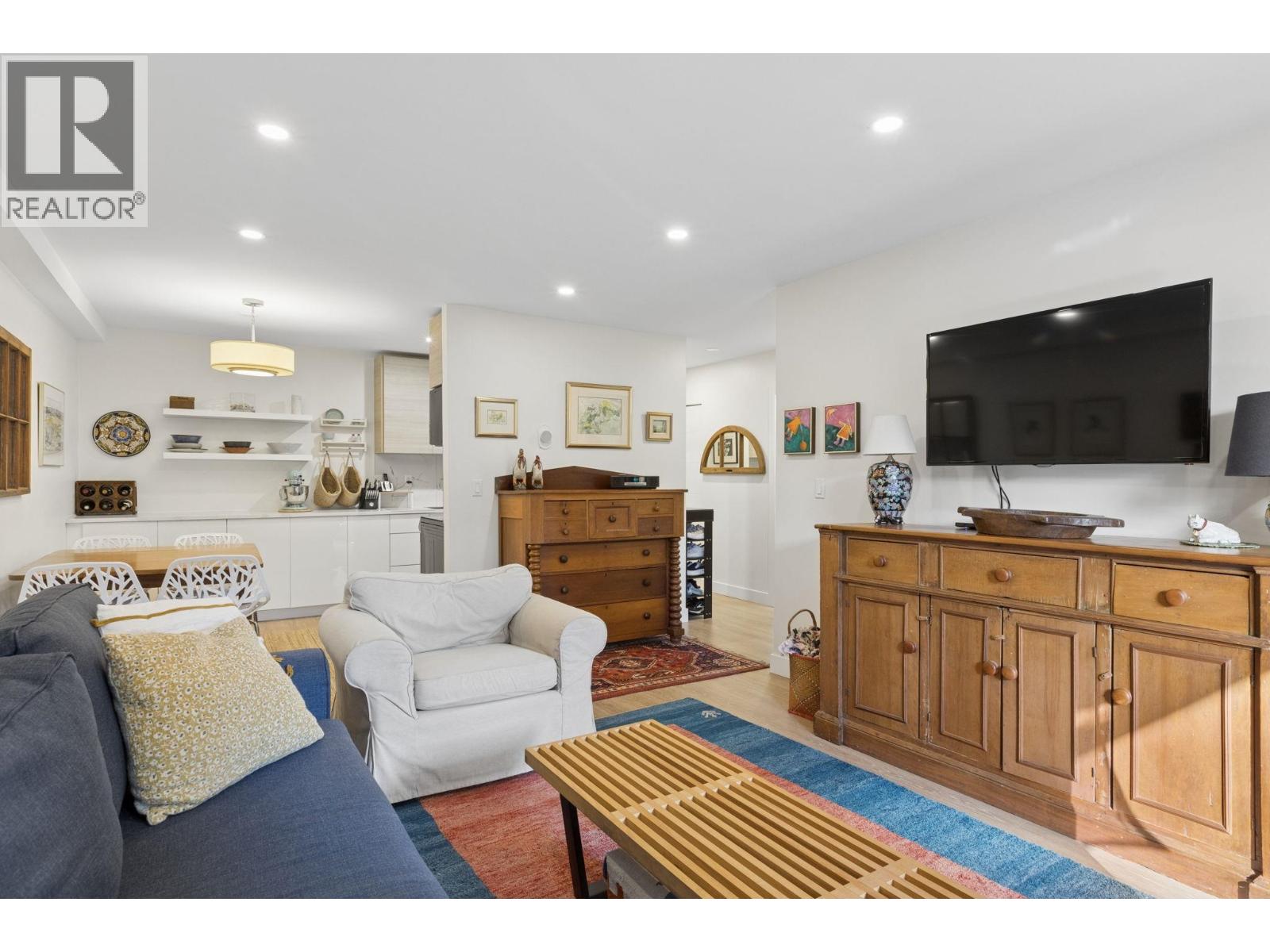 107 809 W 16TH STREET, North Vancouver - Image 1