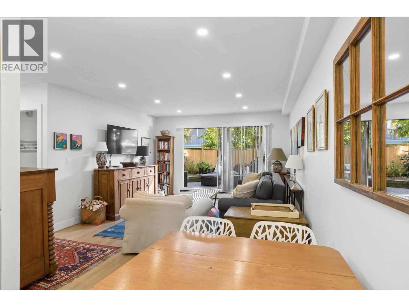107 809 W 16TH STREET, North Vancouver - Image 1