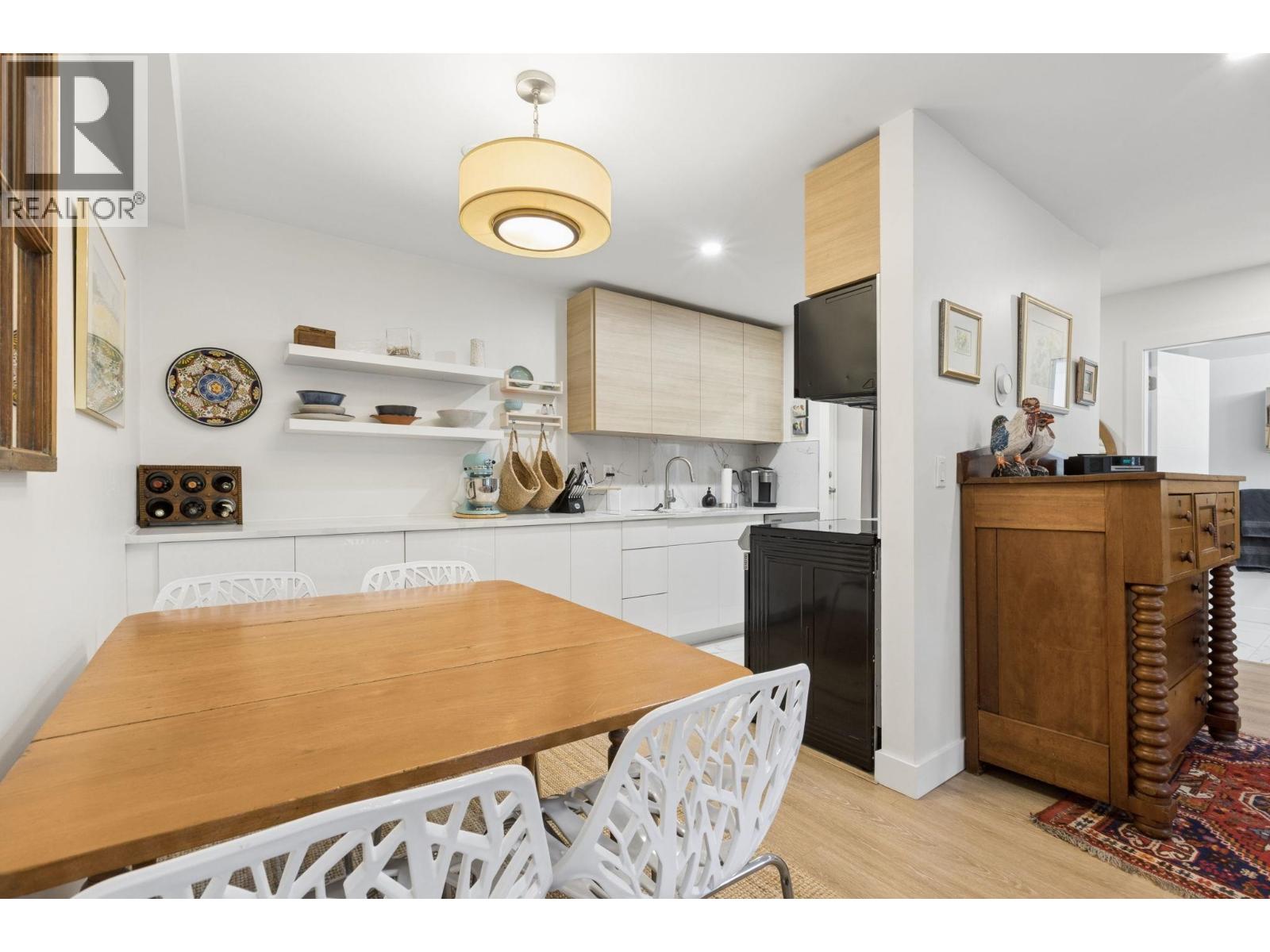 107 809 W 16TH STREET, North Vancouver - Image 1
