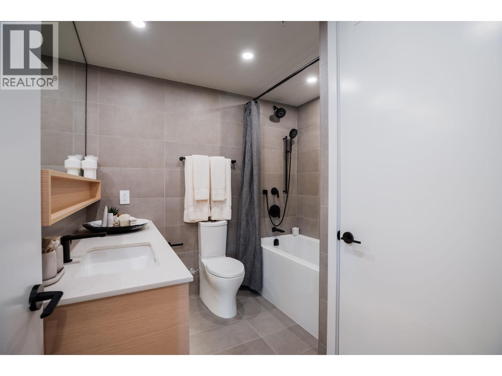 306 310 SALTER STREET, New Westminster - Image 1