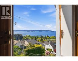 1013 Duchess Avenue, West Vancouver, BC V7T1G8 Photo 17