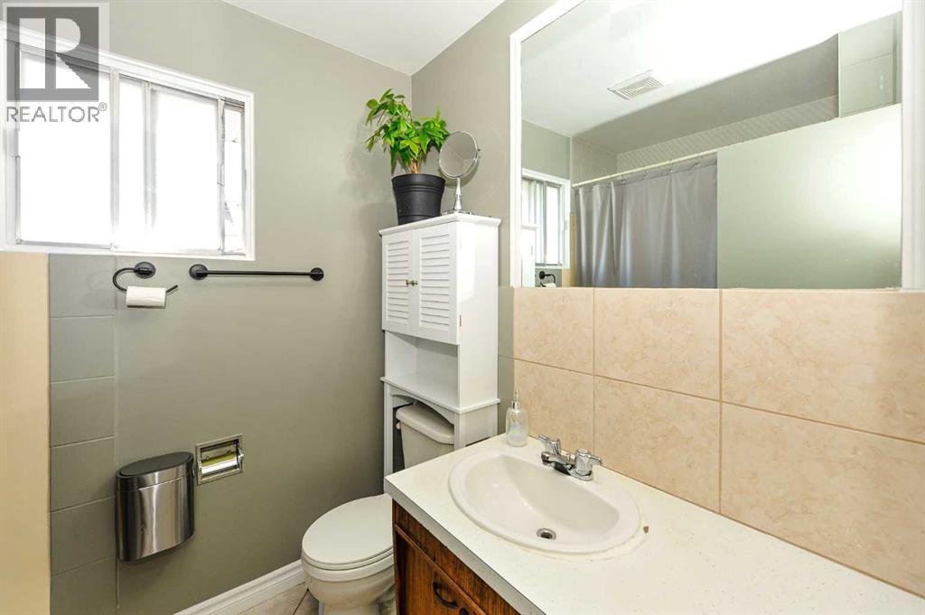 5420 50 Avenue, Camrose — photo 14