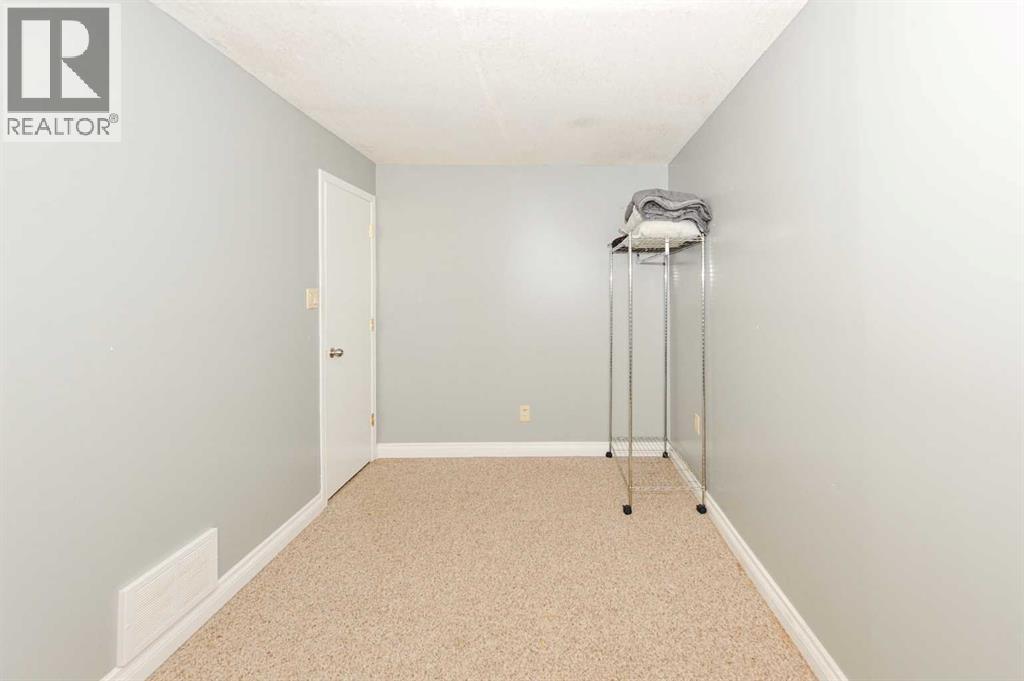 5420 50 Avenue, Camrose — photo 22