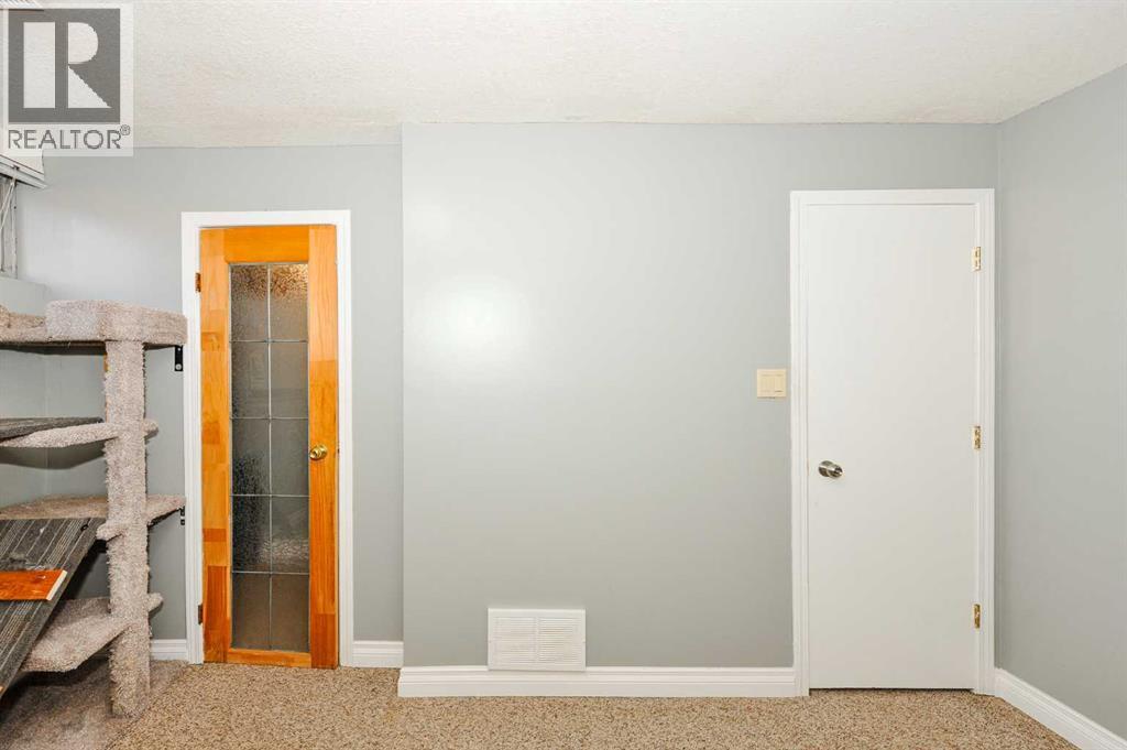 5420 50 Avenue, Camrose — photo 23