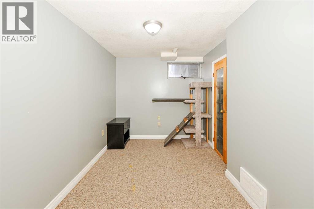 5420 50 Avenue, Camrose — photo 24