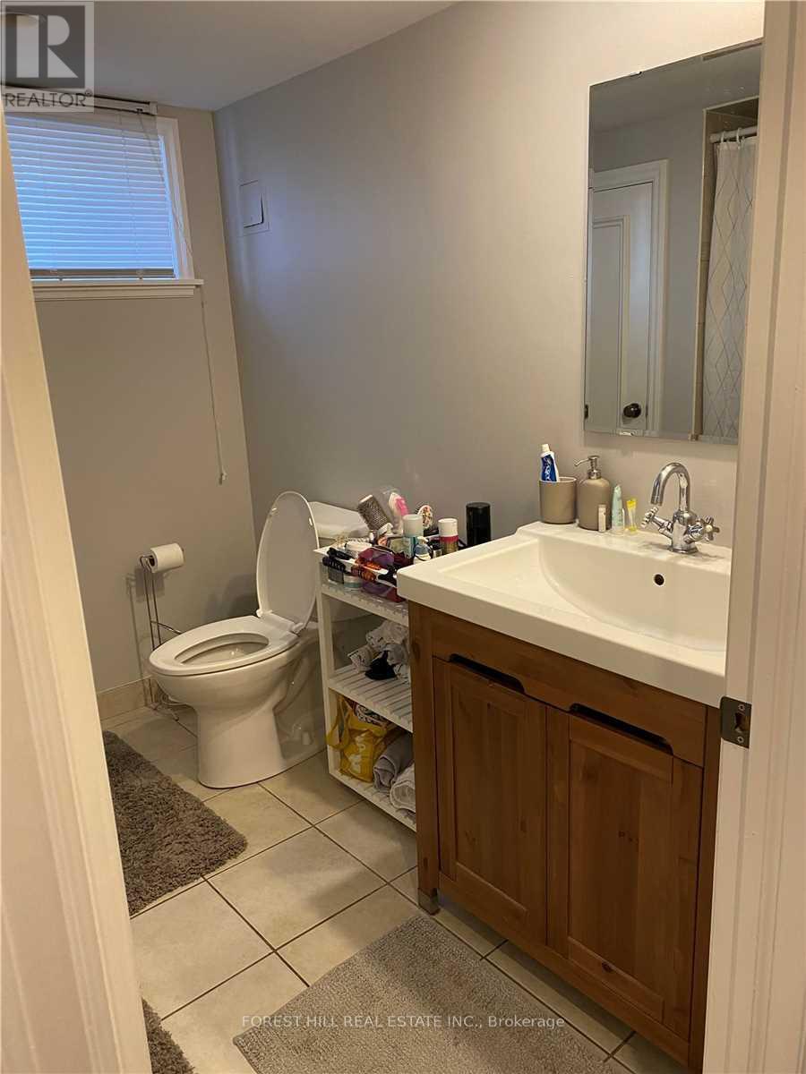 LOWER - 61 ROXBOROUGH ROAD, Newmarket (Gorham-College Manor) — photo 5