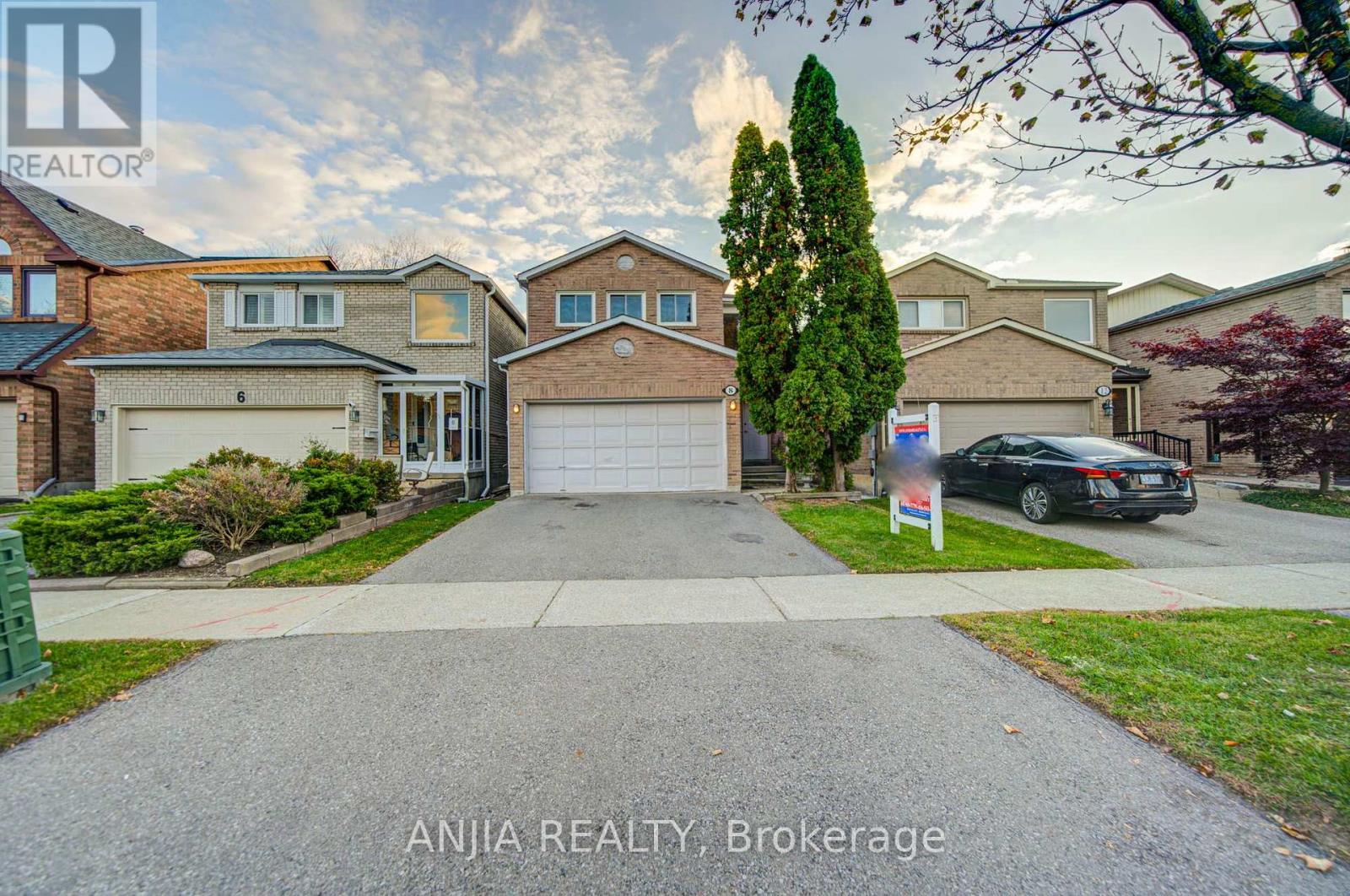 8 Millcroft Way, Vaughan, ON