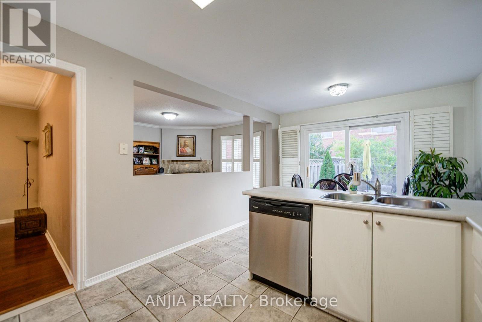 8 Millcroft Way, Vaughan, ON photo 14
