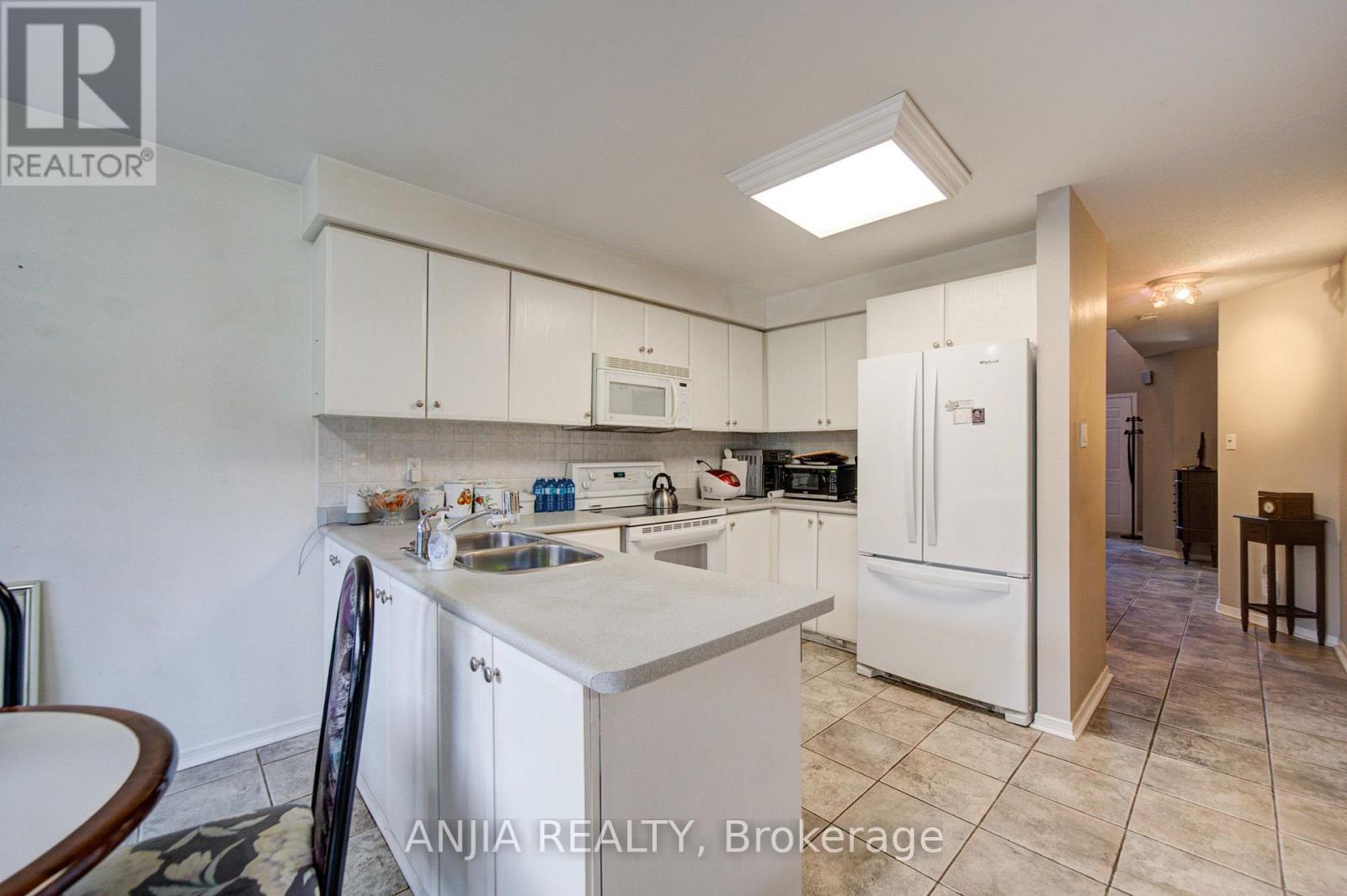 8 Millcroft Way, Vaughan, ON photo 15