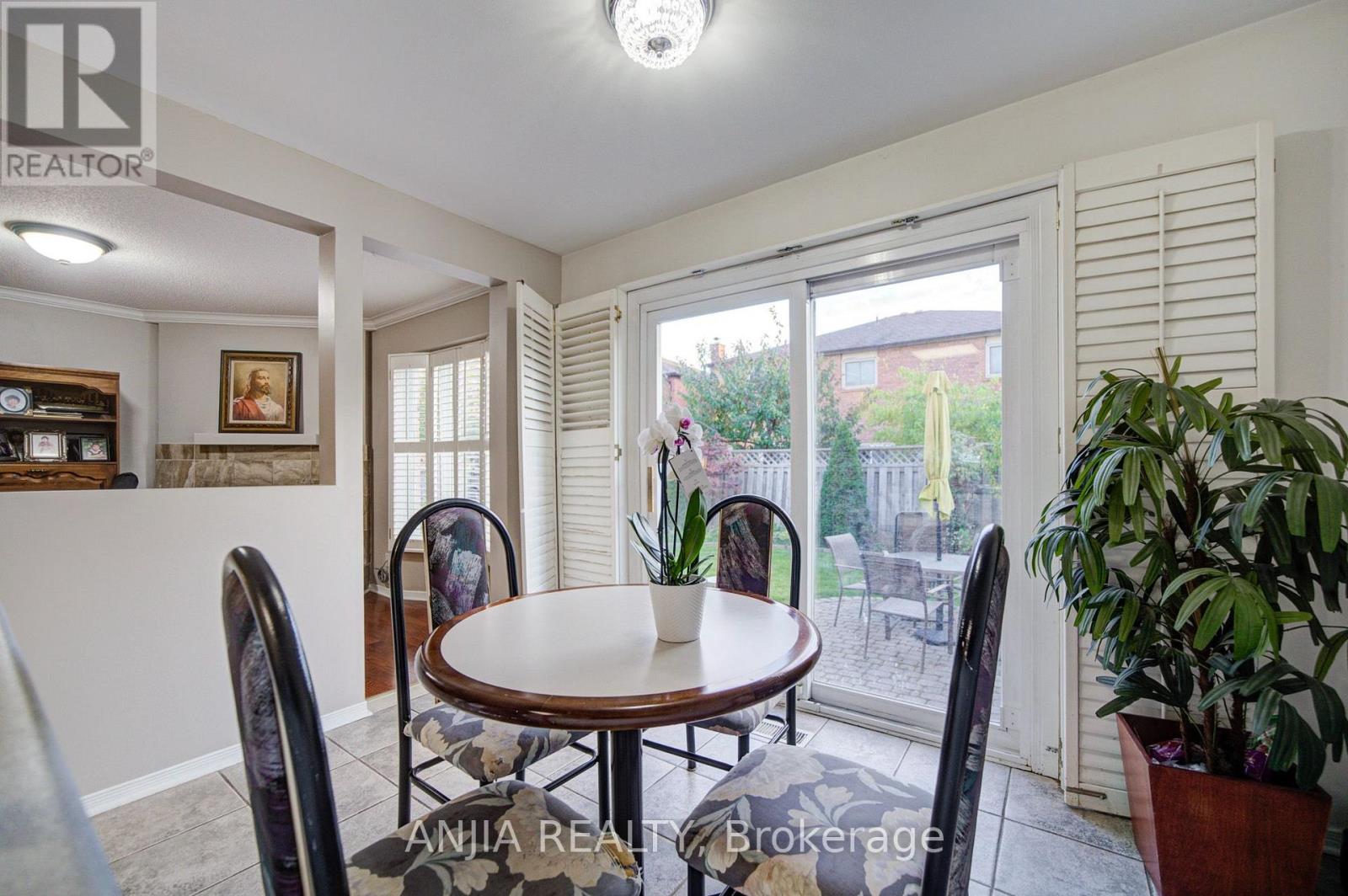 8 Millcroft Way, Vaughan, ON photo 16