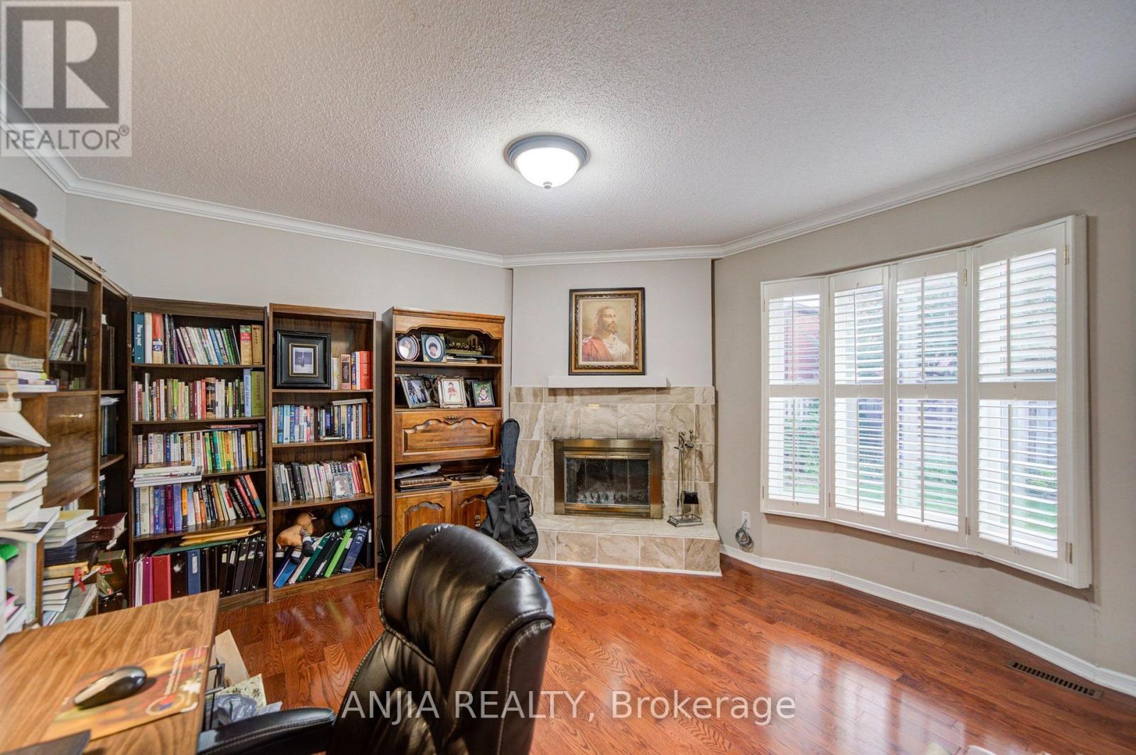 8 Millcroft Way, Vaughan, ON photo 17