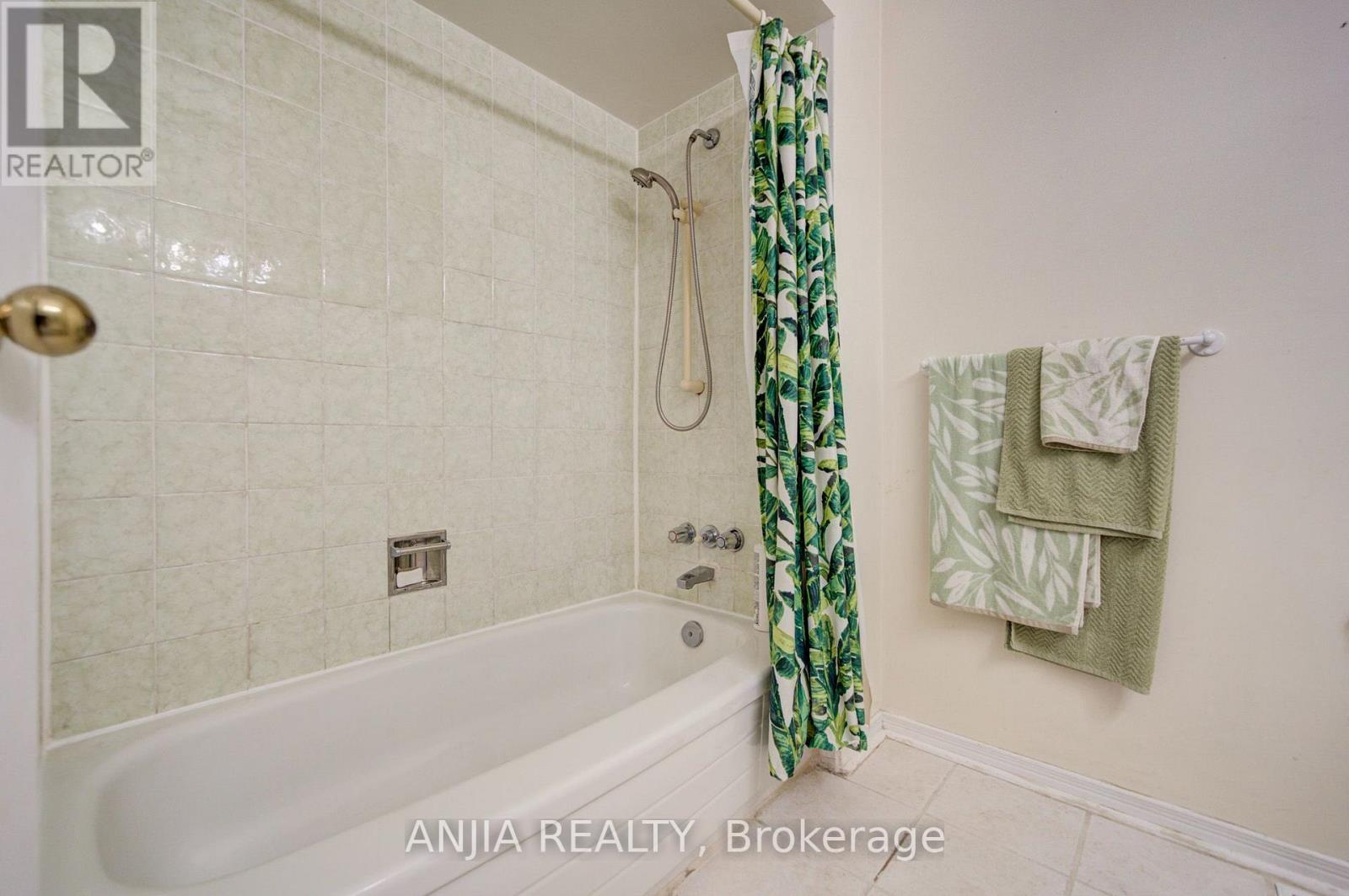8 Millcroft Way, Vaughan, ON photo 34