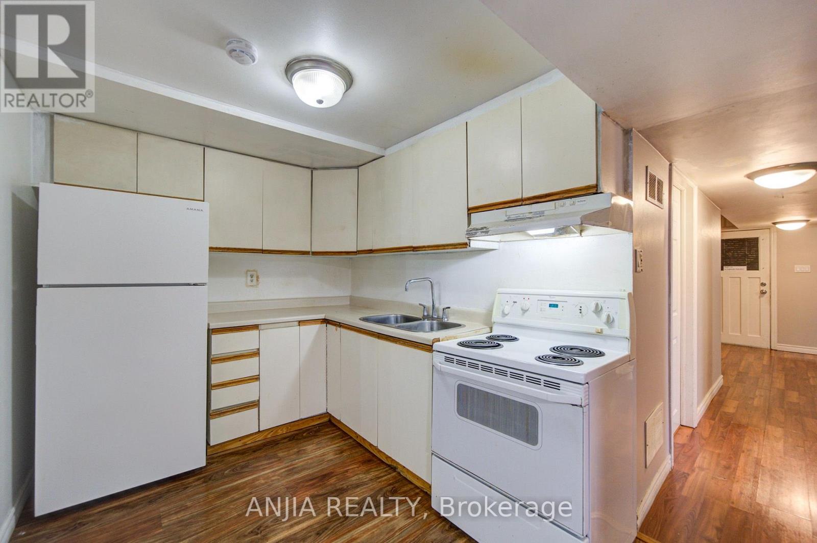 8 Millcroft Way, Vaughan, ON photo 44