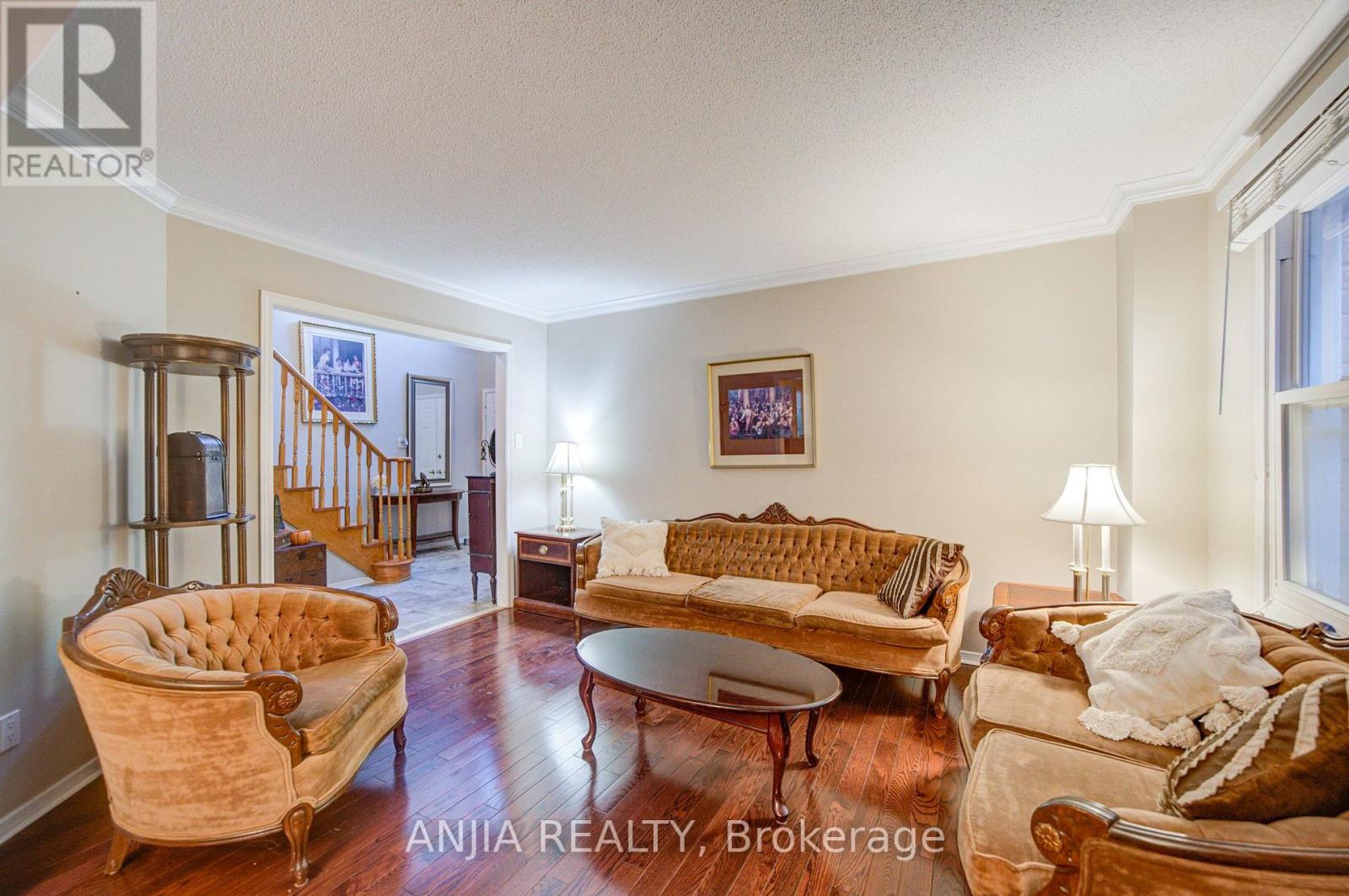 8 Millcroft Way, Vaughan, ON photo 9