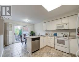 Kitchen - 8 Millcroft Way, Vaughan, ON L4J6P2 Photo 12