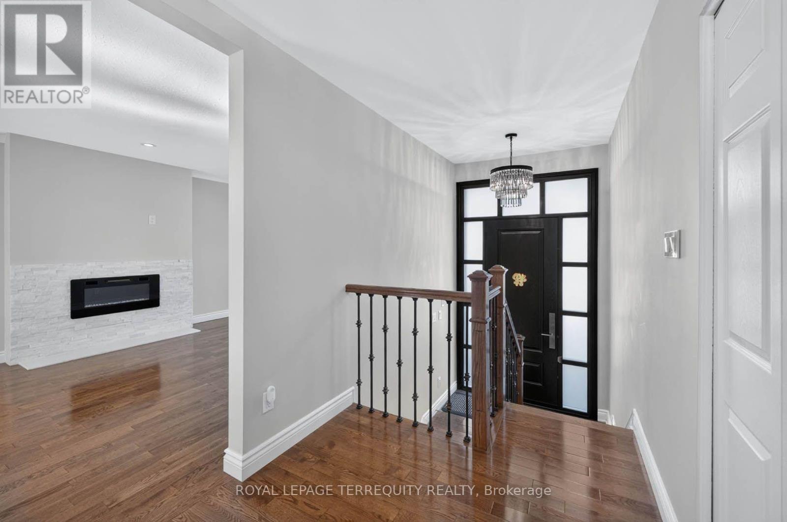 9 Brightbay Crescent, Markham, ON photo 5