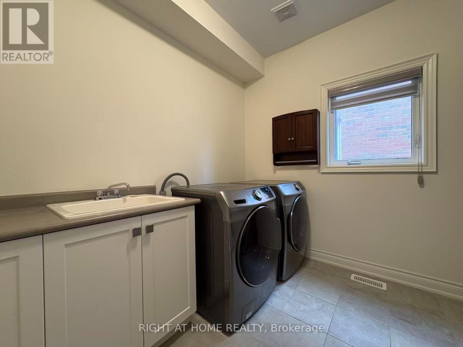 4 Empire Drive, Bradford West Gwillimbury photo 16