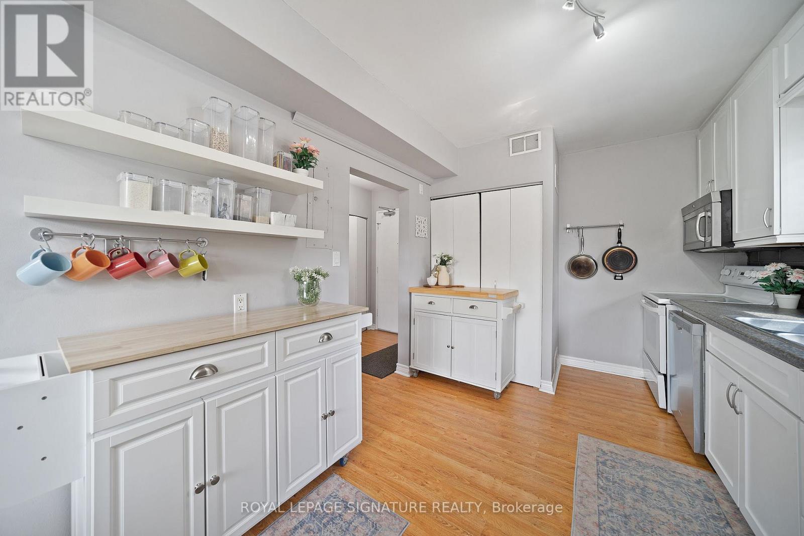 2- 2027 Bluefields Drive, Burlington, ON photo 3