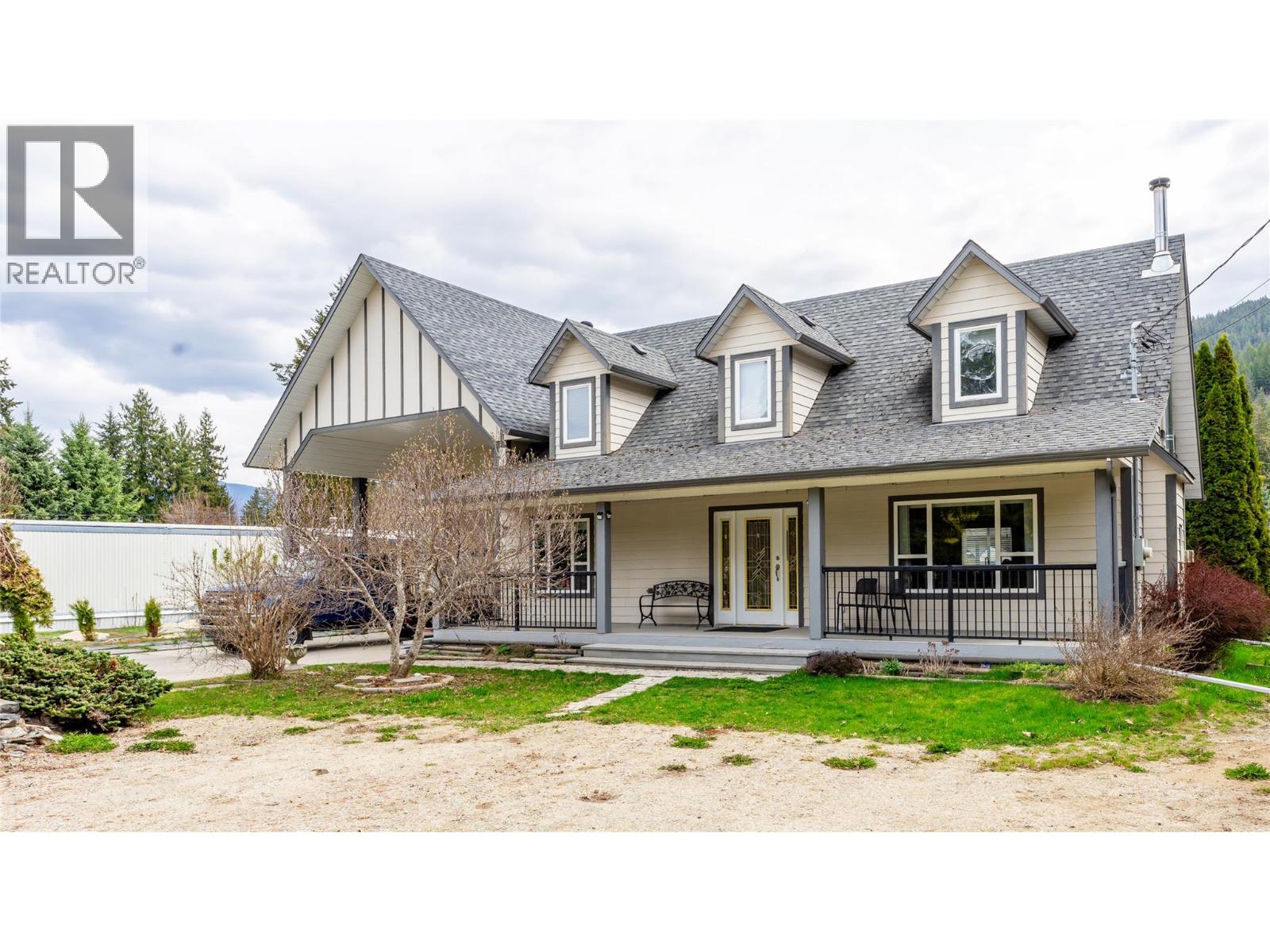 401 Gillis Avenue, Sicamous - Image 1