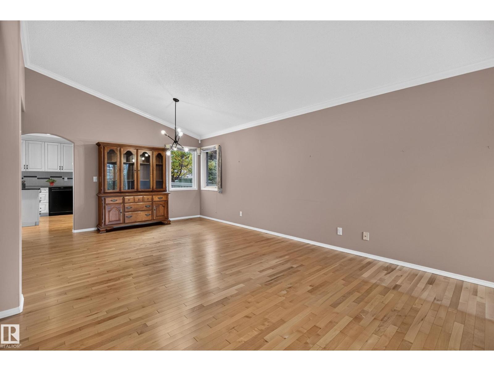 Property photograph 6 for MLS E4502261