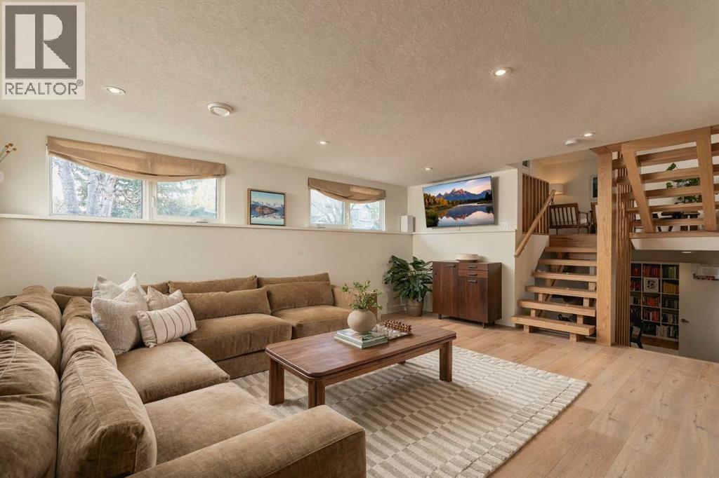 2740 Lionel Crescent SW photo 22