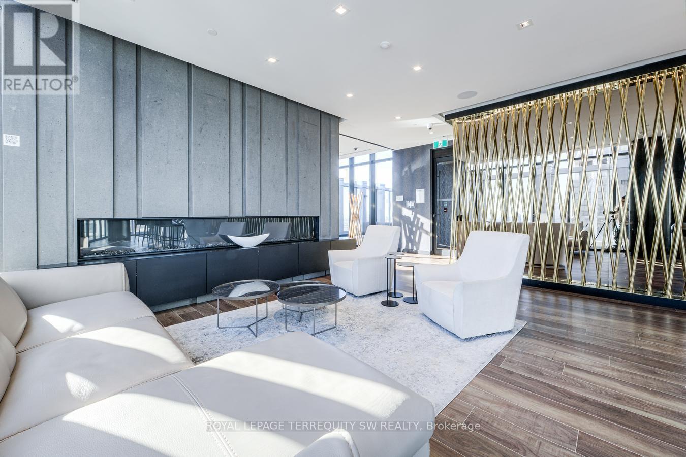 #809 1 YORKVILLE AVENUE - 43