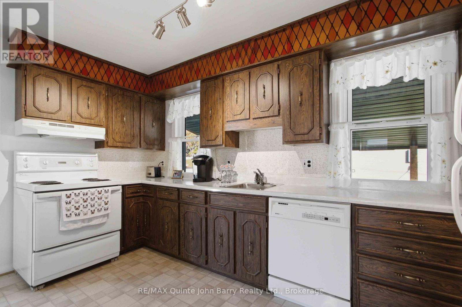 47 Fourth Avenue, Quinte West, ON photo 10